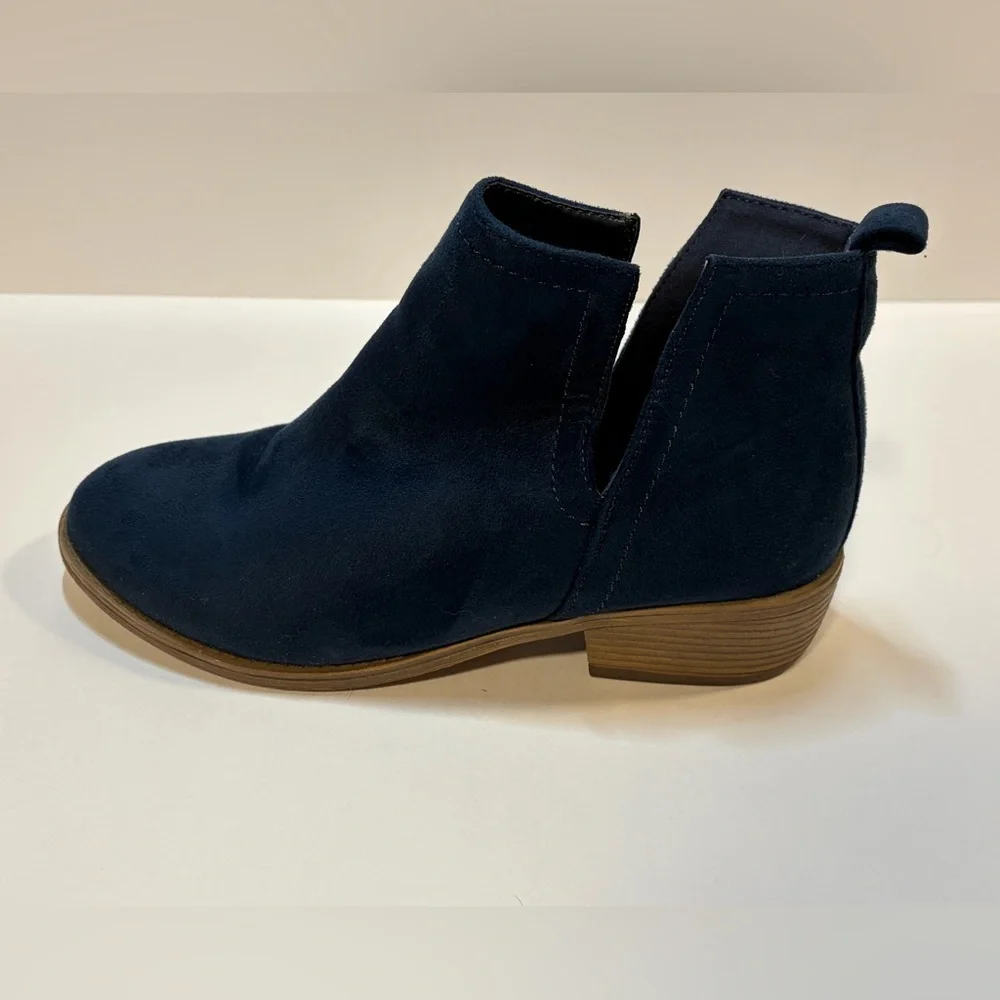 Journey Collection Women's Suede Navy Ankle Boots, Size 7